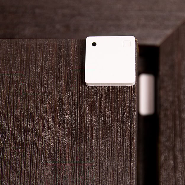 Compact Shelly BLU Door/Window sensor mounted on door frame